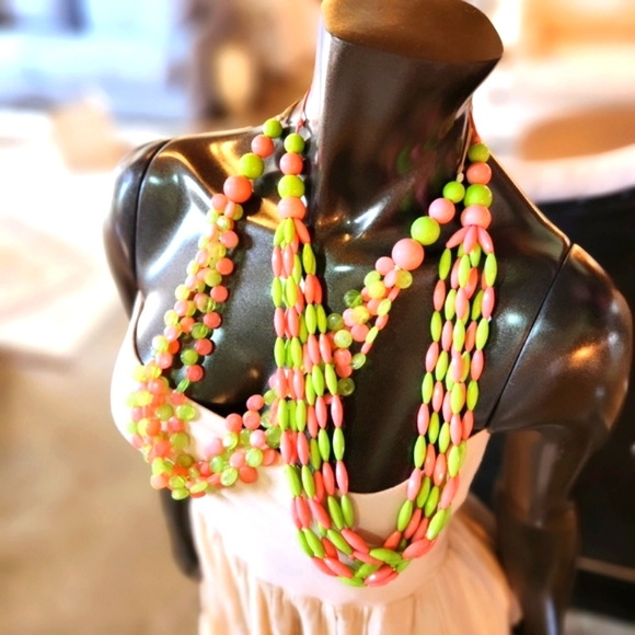 ππ Pretty in Pink and Green Statement Necklace with Earrings - Rounds - Picture 10 of 16